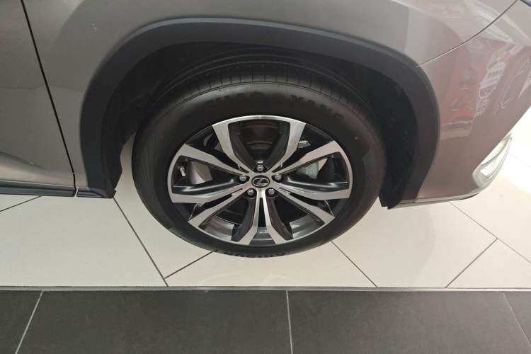 Used Lexus RX 2021 300 Four-Wheel Drive Special Edition Right Front Wheel Hub