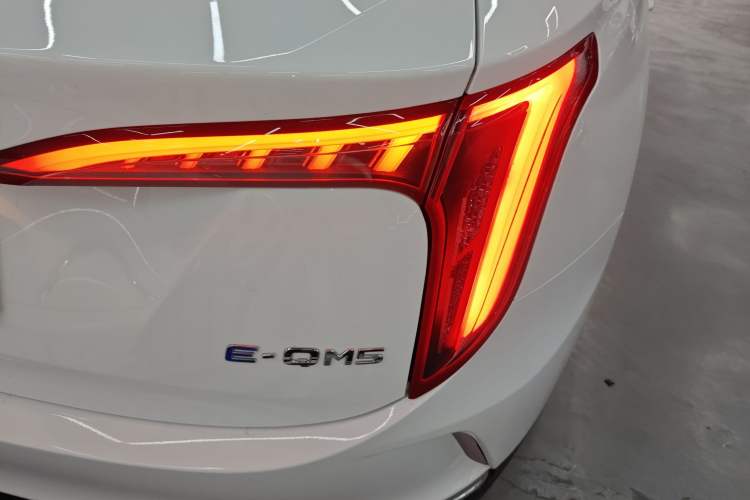 Used Hongqi E-QM5 2022 431 km Charge & Enjoy Edition Right Rear Taillight