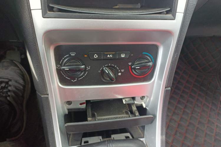 Used Peugeot 307 2010 Hatchback 1.6L Manual Comfort Edition Audio And AC Panel