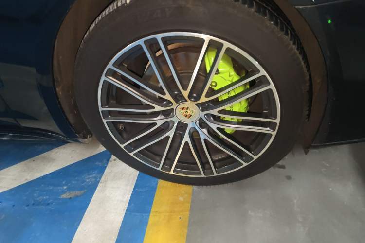 Used Porsche Panamera 2019 Panamera 2.9T Right Front Wheel Hub