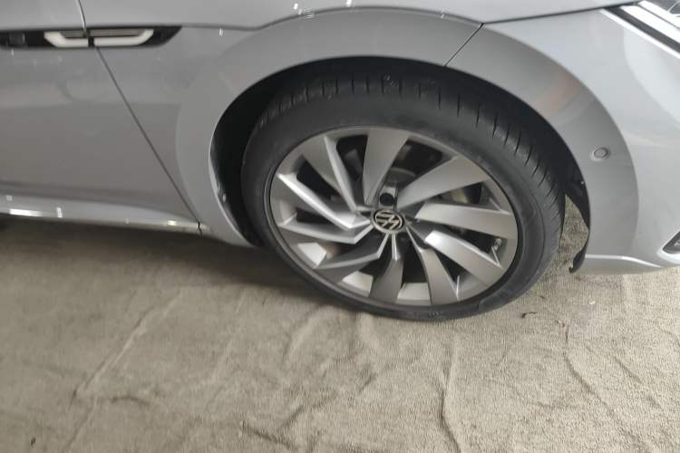 Used Volkswagen FAW-Volkswagen CC 2021 380TSI Striking Edition 30th Anniversary Model Right Front Wheel Hub