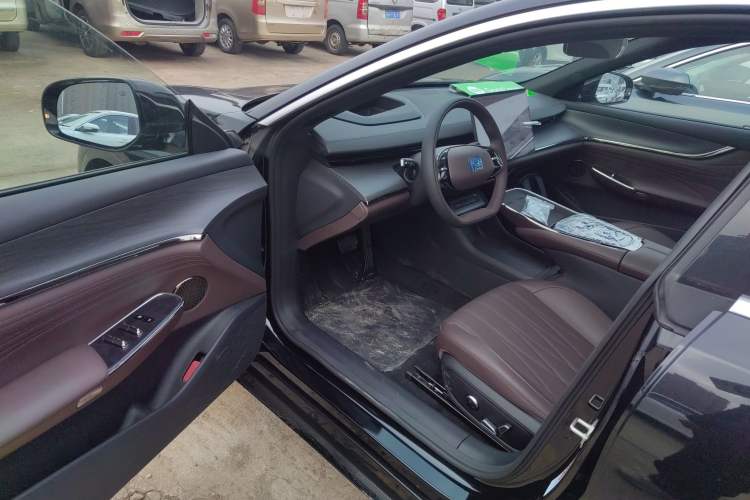 Used CHANGAN NEVO A07 2025 Blue Whale Range-Extending Version 230 Flagship Model Interior 3