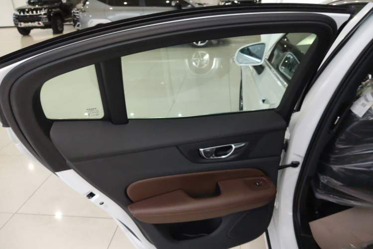 Used Volvo S60 2025 B4 Zhiyi Luxury Edition
