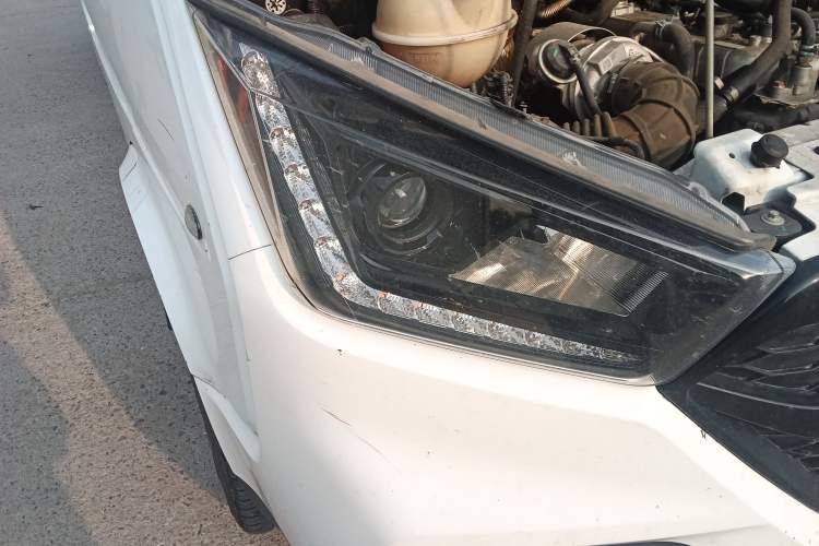 Used JMC Transit 2021 2.8T Space King Standard Version Long Wheelbase Mid-Height Roof Rear Single Tire 3-Seater Diesel China VI Emission Standard JX493
