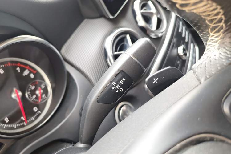 Used Mercedes-Benz GLA 2018 GLA 200 Fashion Model Gear Lever