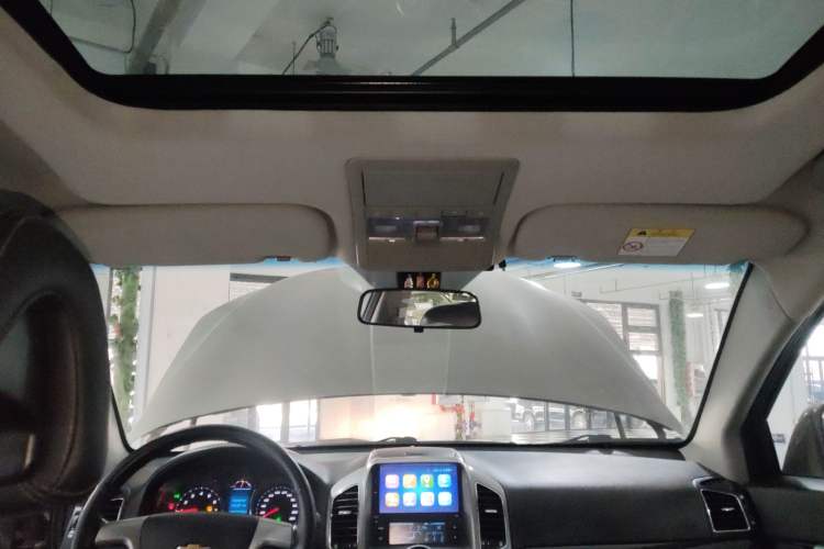 Used Chevrolet Captiva 2015 2.4L 4x4 Flagship Edition 7-Seater
