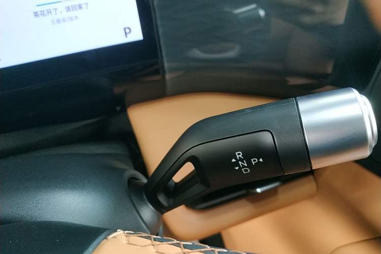 Used Geely Galaxy L7 2025 EM-i 115km Exploration+ Edition Gear Lever