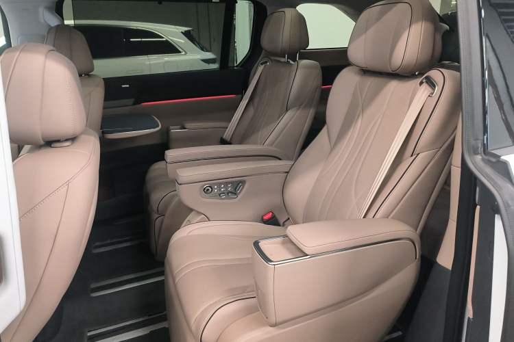 Used XPeng X9 2025 740 Ultra-Long Range Max
