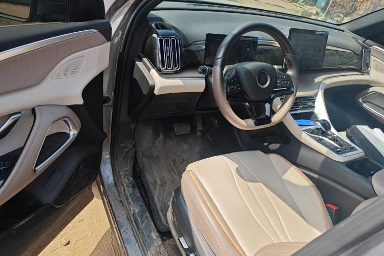 Used BYD Song Pro New Energy 2024 HONOR Edition DM-i 71KM Navigation Model
