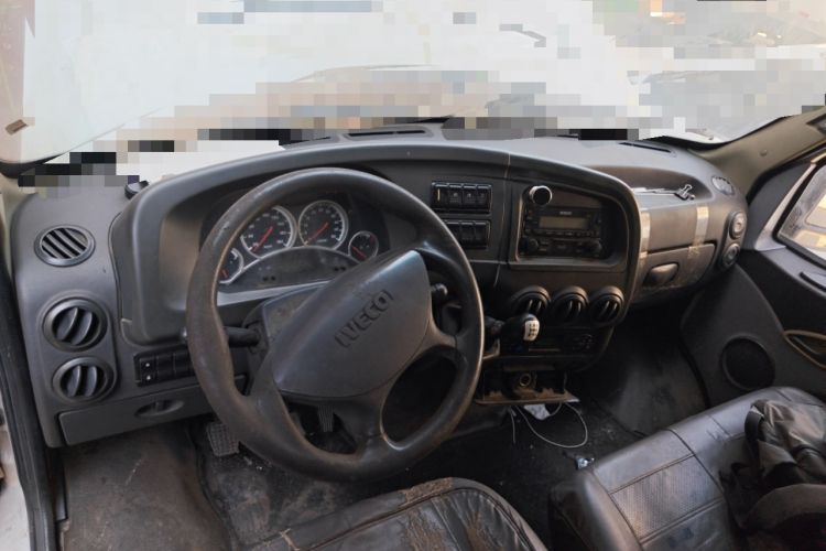 Used Iveco Power Daily 2012 2.5T-A32 Base Version Center Console