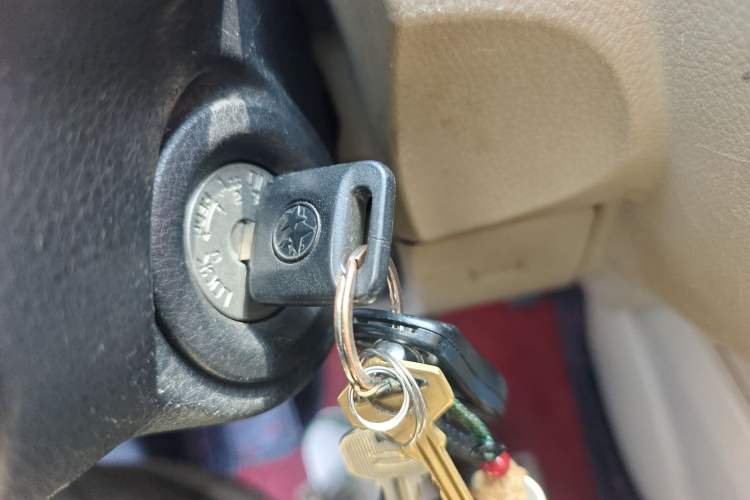 Used Venucia R50 2013 1.6L Manual Fashion Edition
