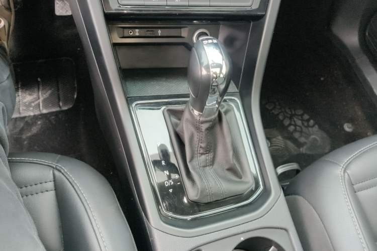 Used Volkswagen Touran 2016 Volkswagen Touran L 280TSI DSG Comfort Edition Gear Lever