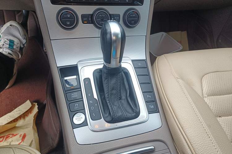 Used Volkswagen Magotan 2015 2.0 TSI Prestige Model
