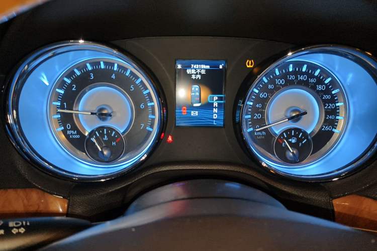 Used Chrysler 300C 2013 3.6L Luxury Edition
