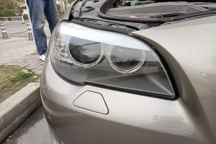 Used BMW 5 Series 2011 523Li Leading Model
