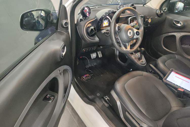 Used smart fortwo 2017 1.0L 52kW New Sound Special Edition China V Emission Standard
