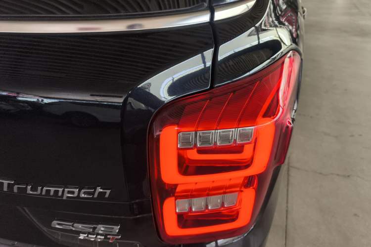 Used GAC Trumpchi GS8 2017 320T Four-Wheel Drive Luxury Smart Connectivity Version (7 Seats) Exterior 1