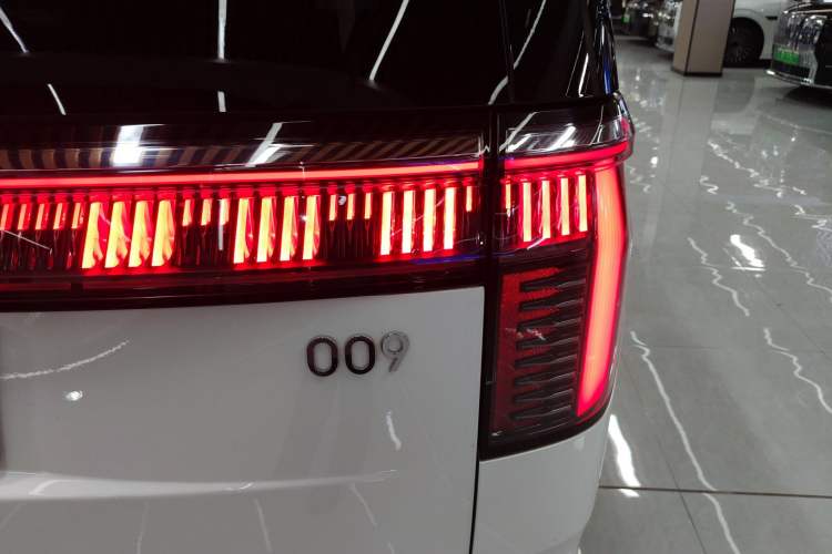 Used Zeekr 009 2022 WE Edition Right Rear Taillight