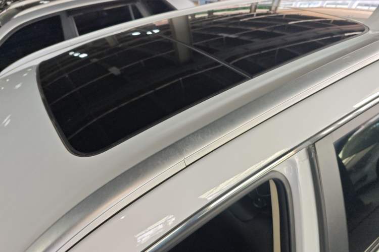 Used Geely Auto Emgrand X7 Sport 2021 Million Edition 1.8TD DCT Two-Wheel Drive Comfort Model Roof