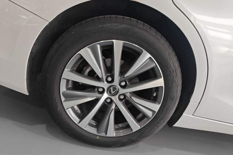 Used Lexus ES 2020 200 Luxury Edition Right Rear Wheel Hub