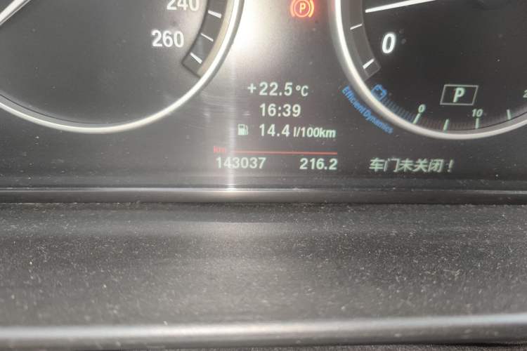 Used BMW 5 Series 2012 530Li Leading Model Odometer Close Up