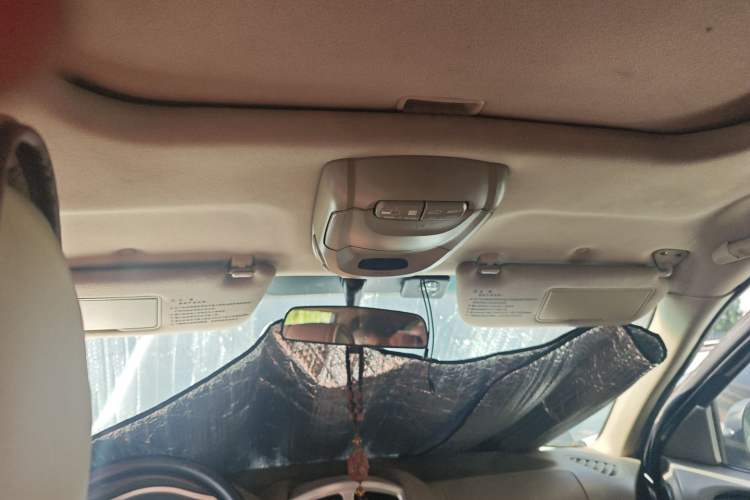 Used Huatai Santa Fe Classic 2012 2.0L Gasoline Manual Two-Wheel Drive with Sunroof
