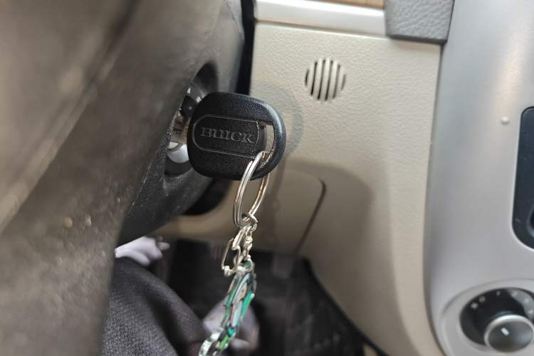 Used Buick Excelle 2015 1.5L Manual Classic Trim
