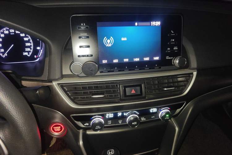 Used Honda Accord 2018 230TURBO Comfort Edition China VI Emission Standard Audio And AC Panel