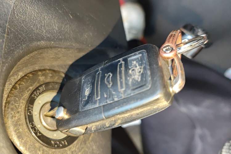 Used FORTHING Lingzhi 2015 M3 1.6L 7-Seater Luxury Model
