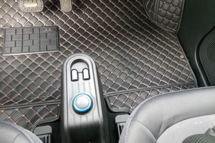 Used Wuling Hongguang MINIEV 2020 Easy Version Lithium-Ion Battery Gear Lever