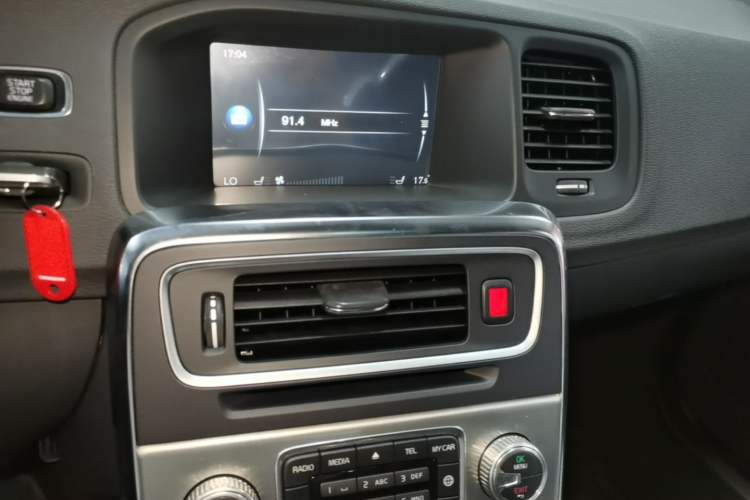Used Volvo S60 2014 S60L 2.0T Zhiyuan Edition
