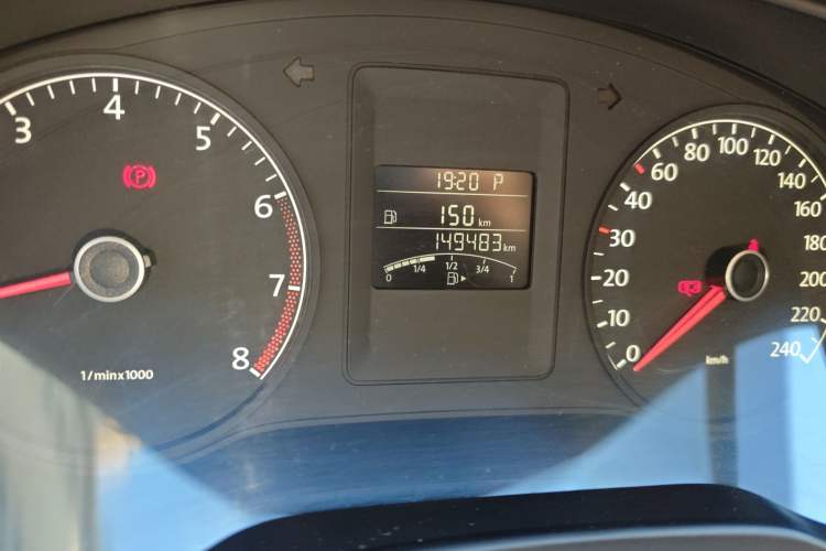 Used Volkswagen Sagitar 2014 1.6L Automatic Comfort Model Odometer Close Up