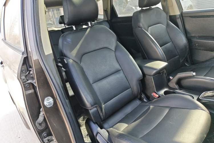 Used Kia Carens 2013 2.0L 7-Seater Automatic Comfort Edition China IV Standard