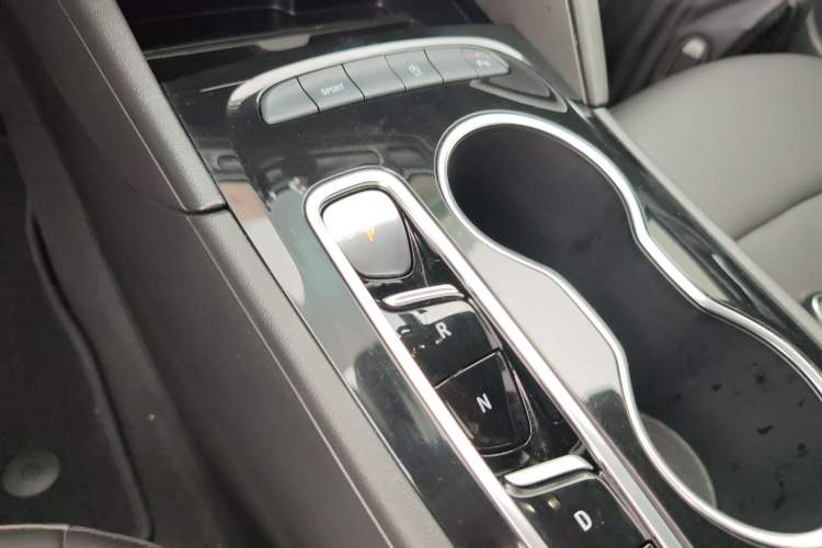 Used Buick Regal 2024 Revised 25T Ultra-Comfort Edition Gear Lever