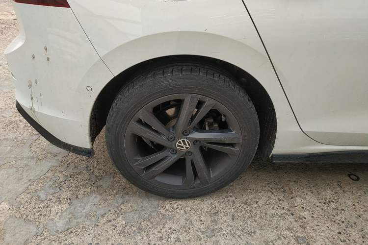 Used Volkswagen Golf 2021 280TSI DSG R-Line Right Rear Wheel Hub