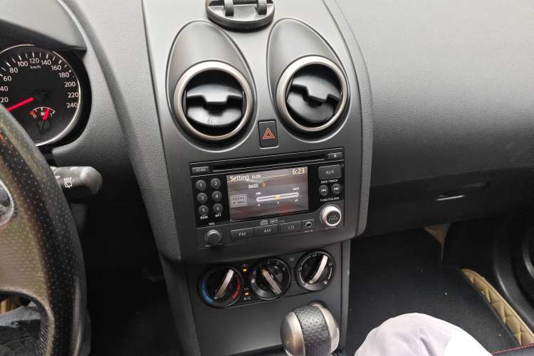 Used Nissan Qashqai 2012 2.0 XL Fire CVT 2WD Audio And AC Panel