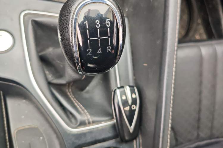 Used CHANGAN Eado 2021 PLUS 1.6L GDI Manual Elite Model Gear Lever