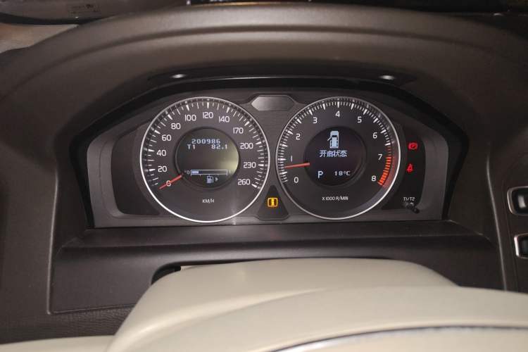 Used Volvo XC60 2012 T5 Comfort Edition Odometer Close Up