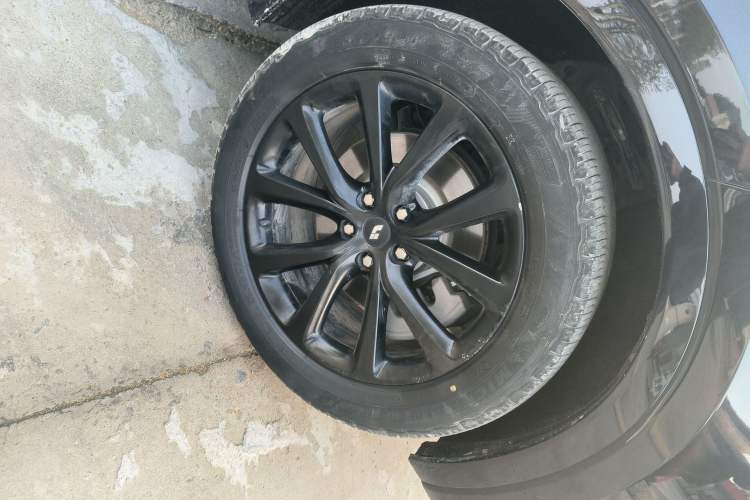 Used Li Auto ONE 2021 Extended-Range 6-Seater Version Right Front Wheel Hub