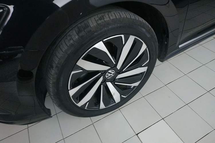 Used Volkswagen Passat 2023 Revised 330TSI Elite Edition Left Front Wheel Hub