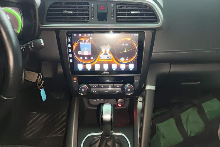 Used Renault Kadjar 2017 2.0L Two-Wheel Drive Comfort Edition Audio And AC Panel