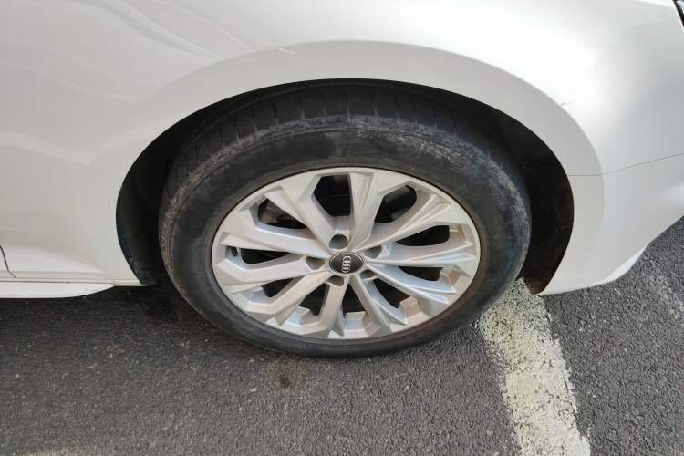 Used Audi A4L 2019 40 TFSI Ambition China VI Right Front Wheel Hub