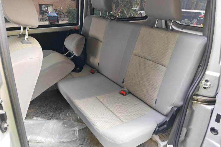 Used Jinbei Hiace X30 2023 1.5L Super-Comfortable Passenger Van 5/6/7-Seater Non-Air-Conditioned Version Model SWC15M
