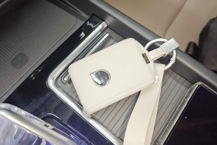 Used Volvo XC60 2026 B5 4x4 Smart Luxury Edition Interior 1