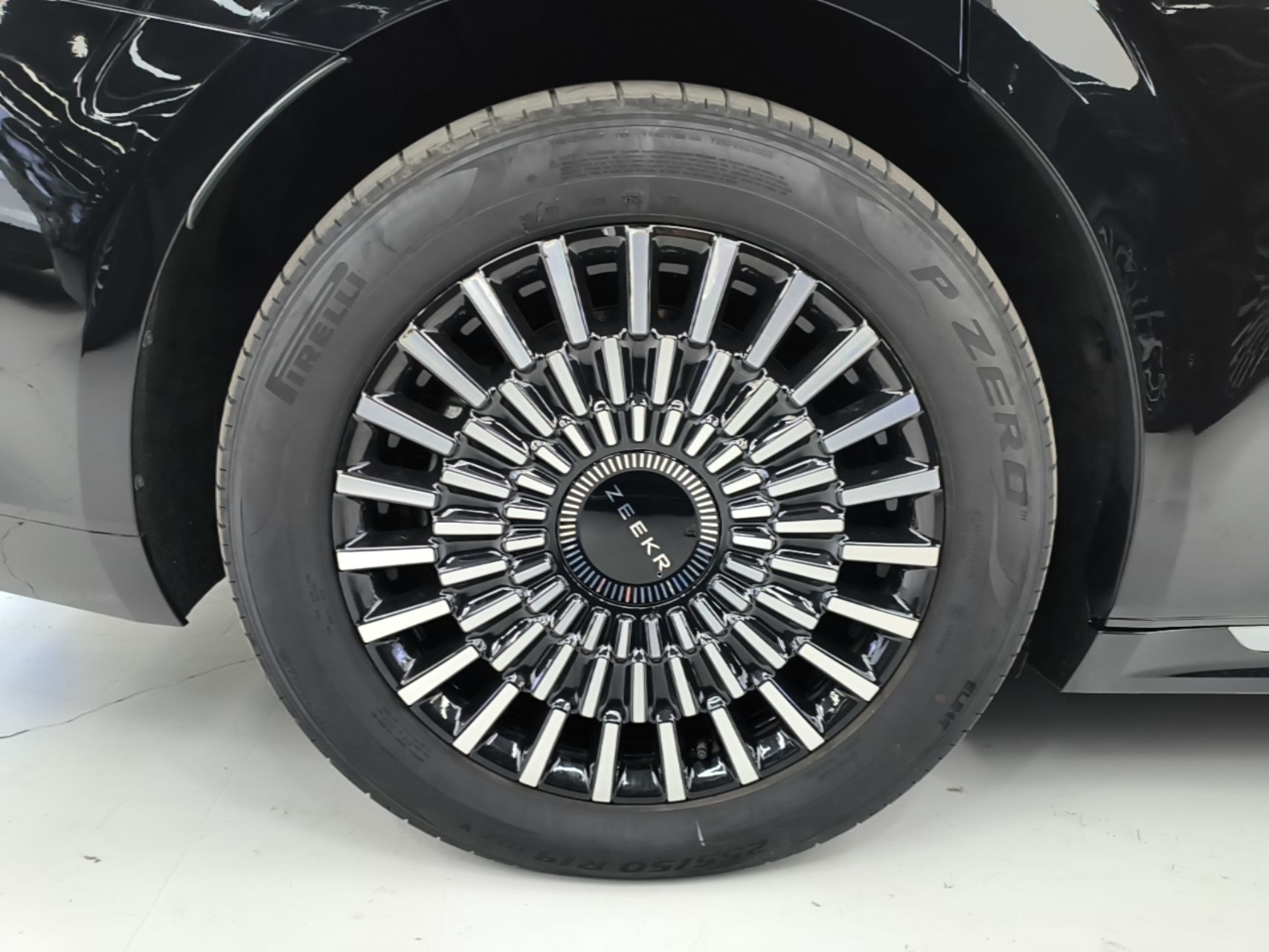 Zeekr 009 2024 7-Seater Walk-Through Version Four-Wheel Drive 108 kWh — снимка 11