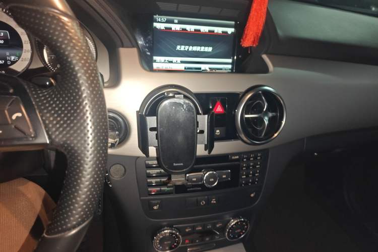 Used Mercedes-Benz GLK-Class 2015 GLK 300 4MATIC Fashion Edition Ultimate Version Audio And AC Panel