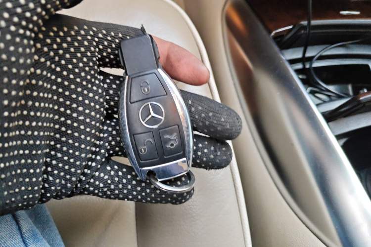 Used Mercedes-Benz R-Class 2011 R 350 L 4MATIC Vehicle Key