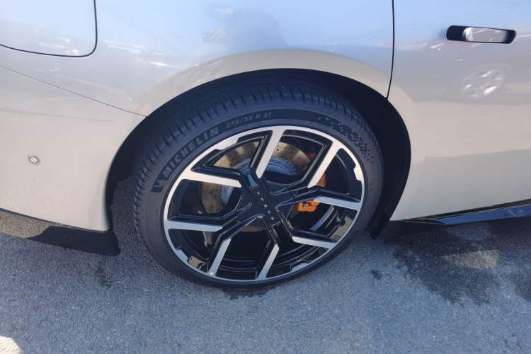 Used XPeng P7 2025 Model—750 All-Wheel-Drive High-Performance Ultra