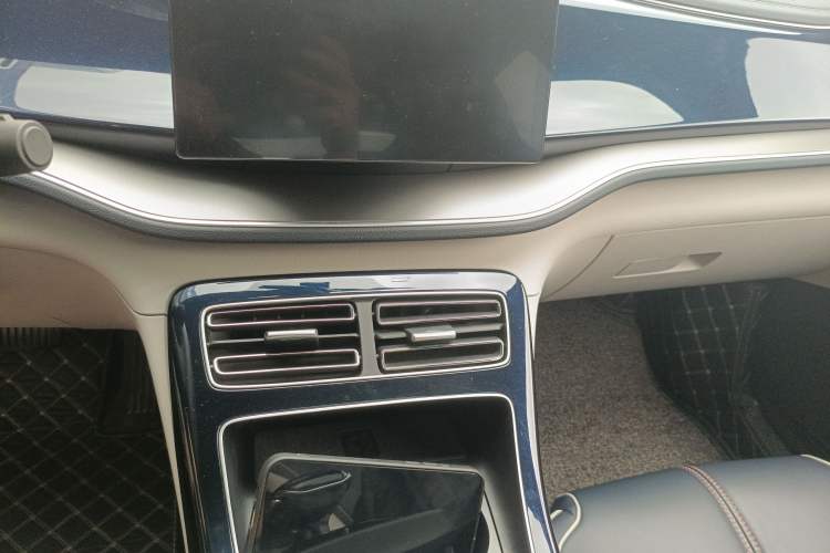 Used BYD Qin PLUS 2021 DM-i 55KM Flagship Model Audio And AC Panel