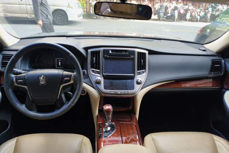 Used Toyota Crown 2015 2.0T Fashion Edition
